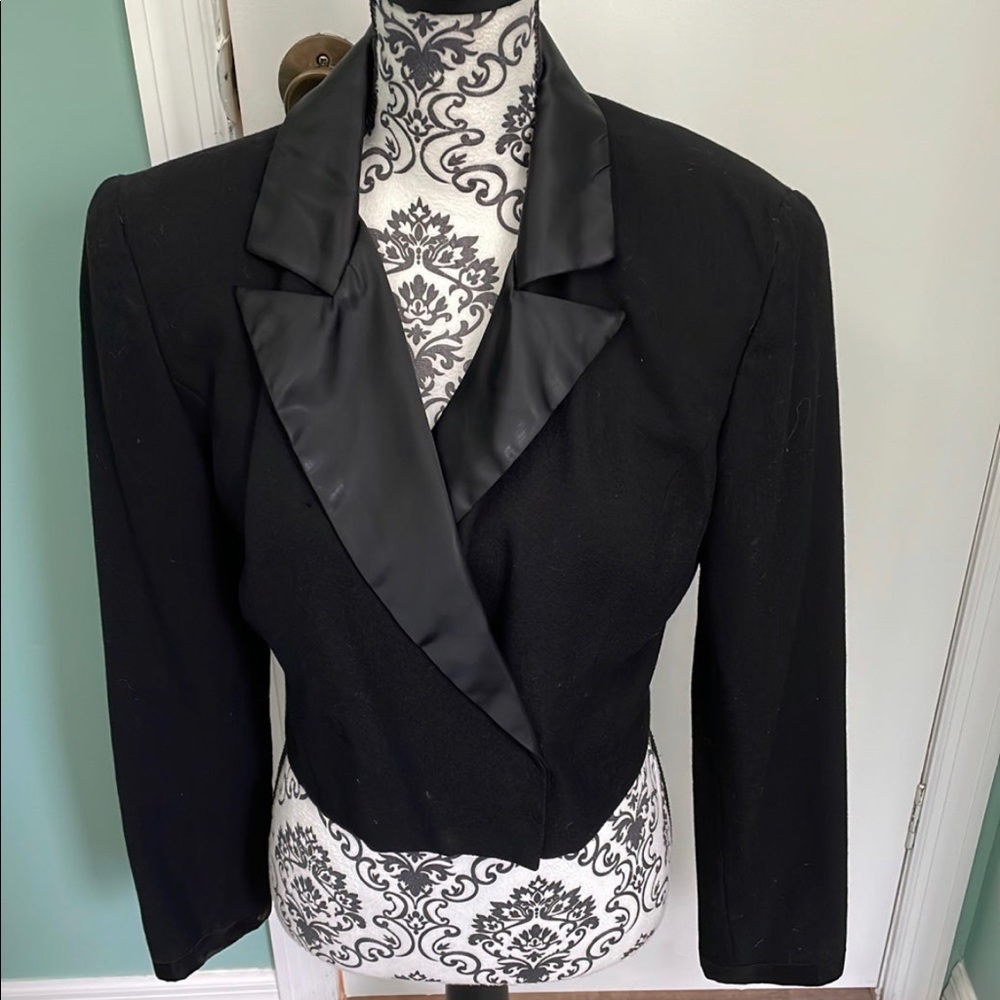 Designer Victor Costa for Bergdorf Goodman black Elagant jacket